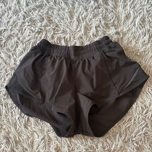 Lululemon Hotty hot shorts // 2.5”